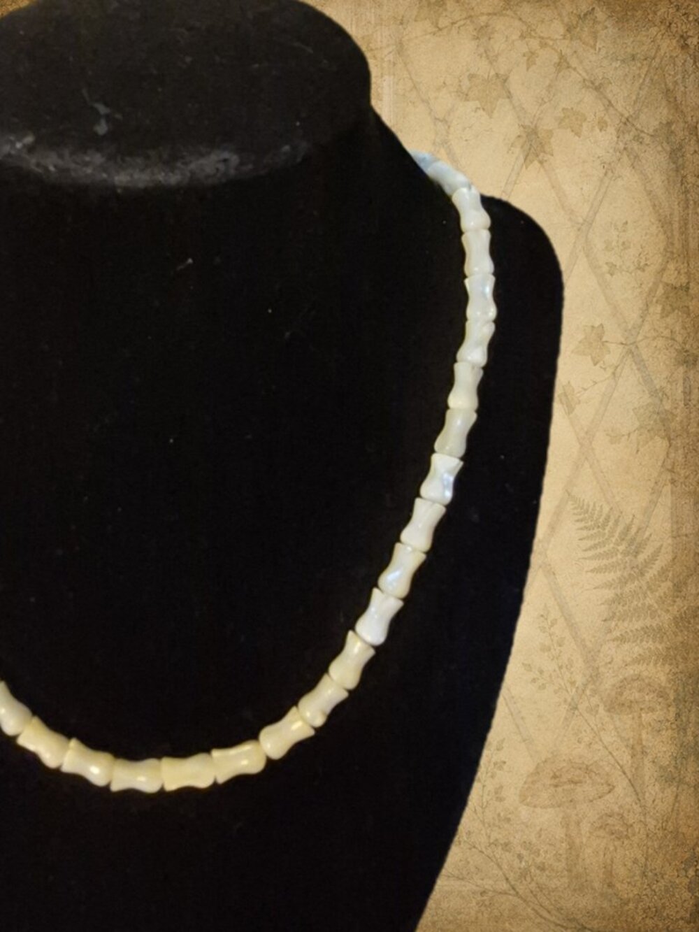 Vintage 16" Mother-of-Pearl Tulip Beads Necklace